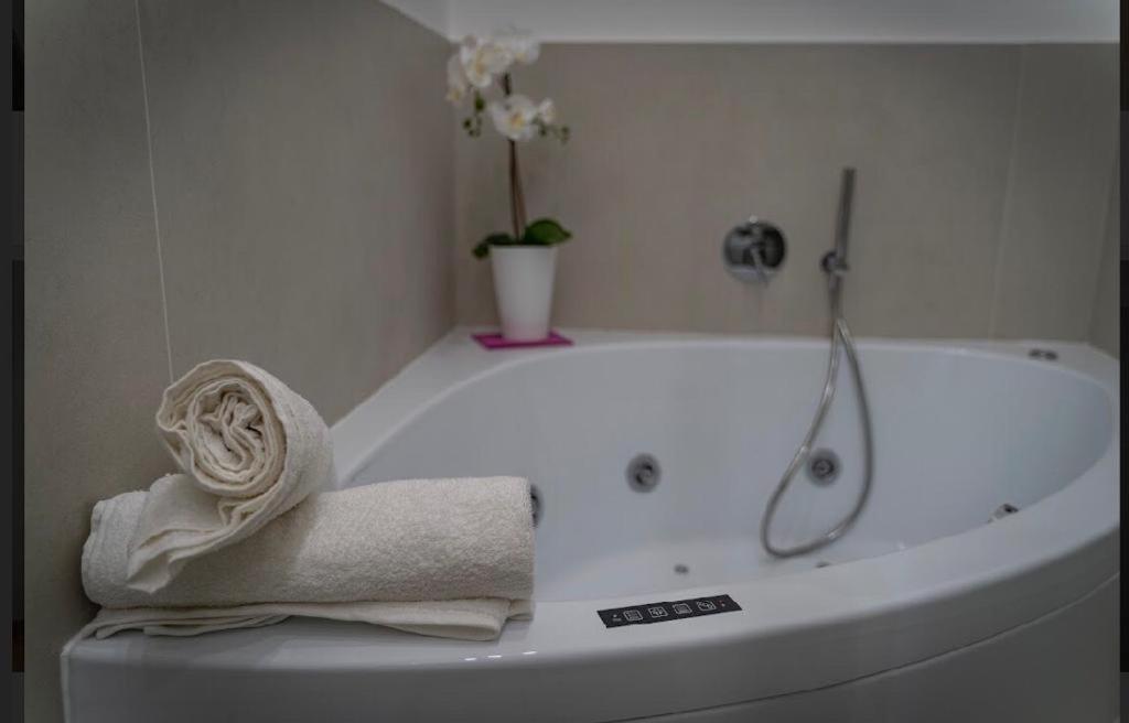 Downtown Napoli B&B - E Si Nun Canto Moro מראה חיצוני תמונה