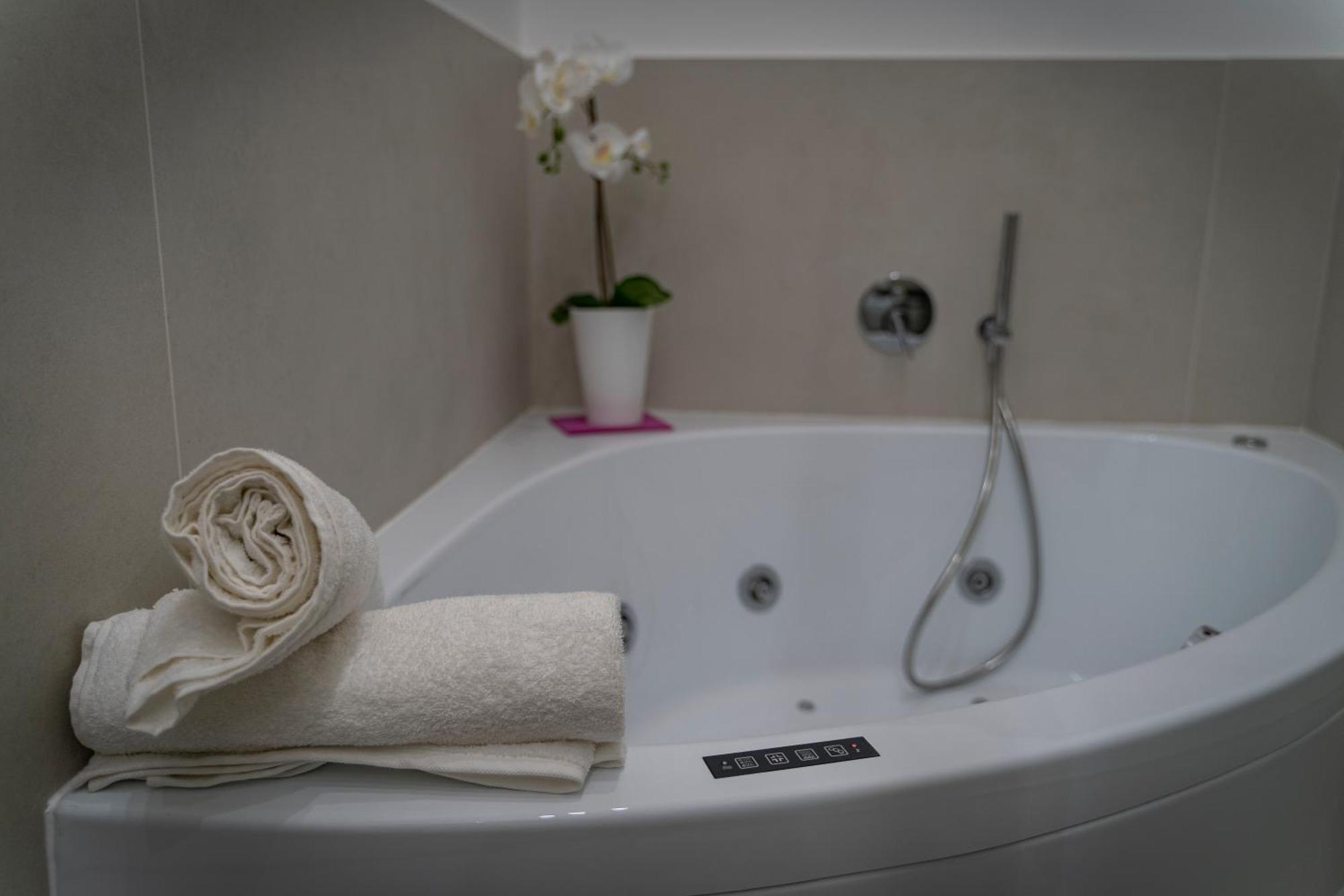 Downtown Napoli B&B - E Si Nun Canto Moro מראה חיצוני תמונה
